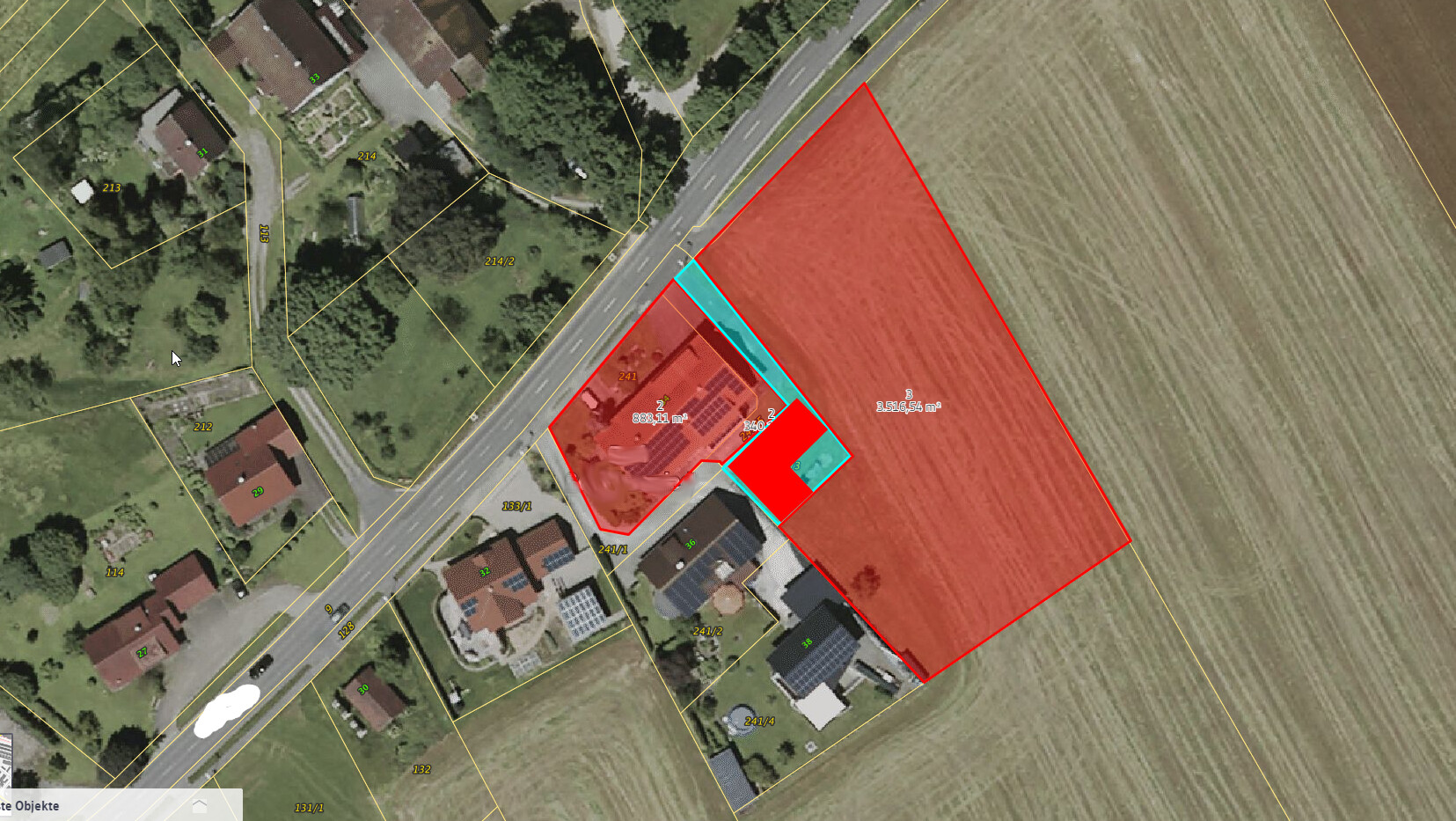 Satellite image: yellow parcel boundaries, red building areas, blue stripes next to the road.