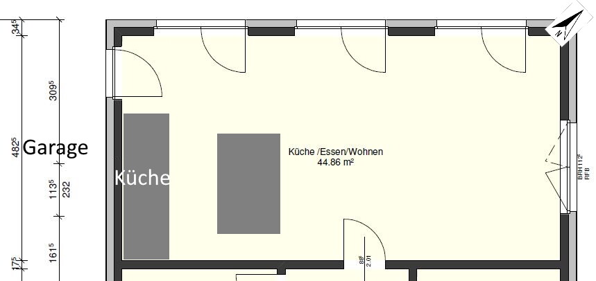 Grundriss: offener Küchen- und Wohnbereich mit Insel; Türen oben, Eingang unten, Garage links.
