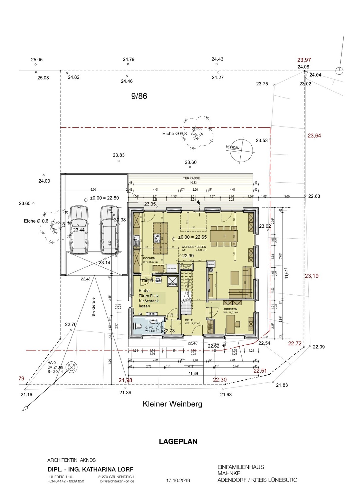 Lageplan eines Einfamilienhauses mit Garage, Terrasse und Garten.
