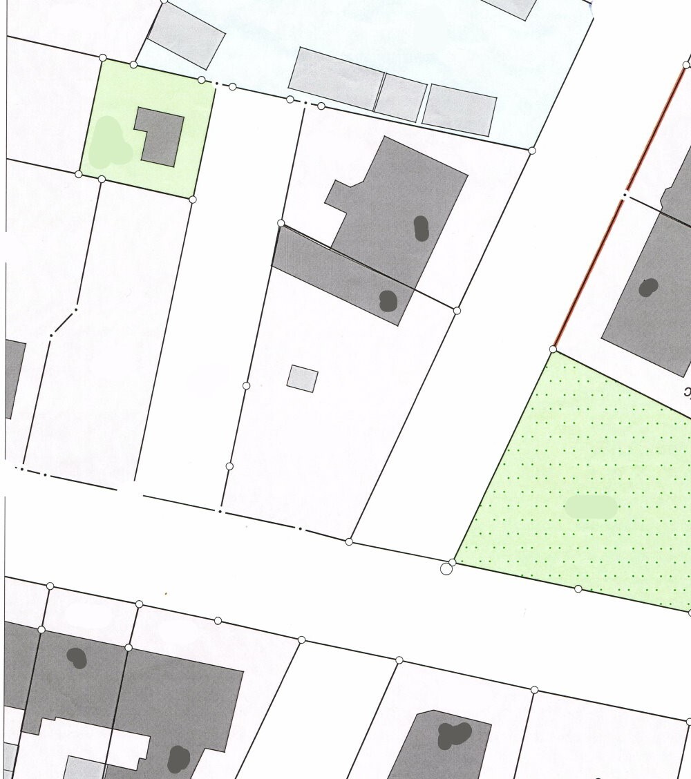 Overview site plan with parcels, buildings, and green areas.
