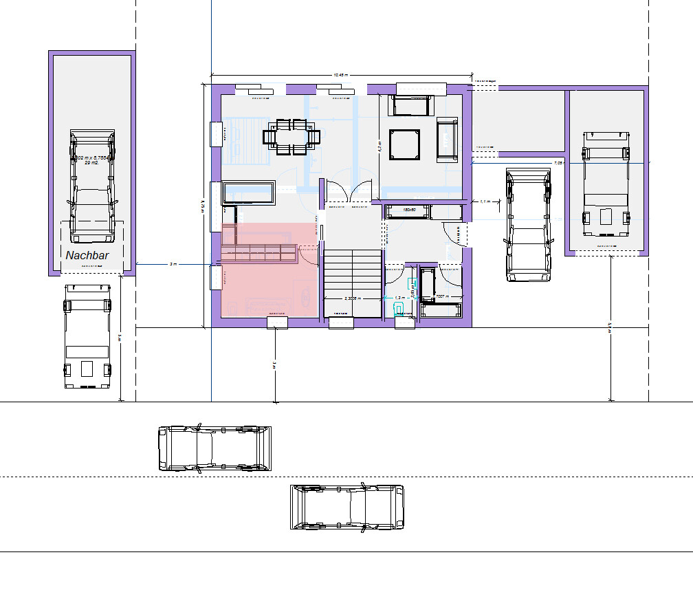 Grundriss eines Hauses mit Wohnzimmer, Essbereich, Küche, Treppe und Garagen samt Fahrzeugen.