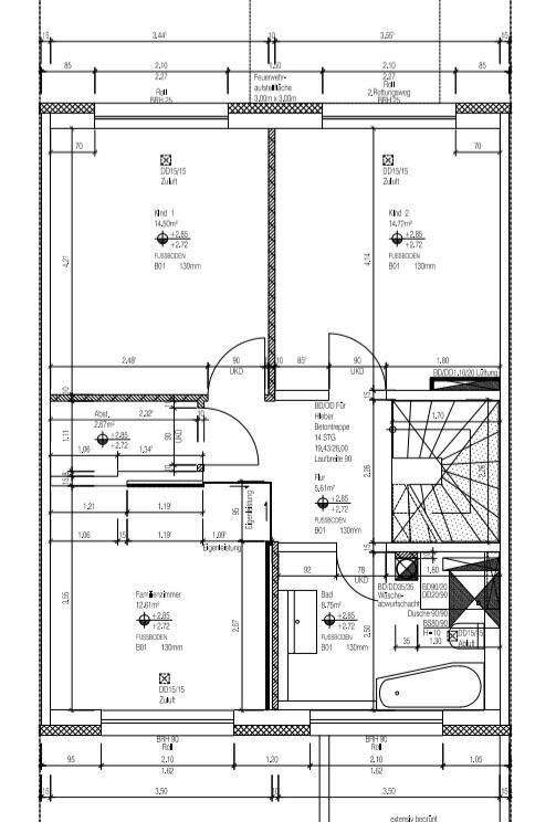 Floor plan of one level: two rooms, bathroom with bathtub, kitchen, stairs, doors, dimension lines.