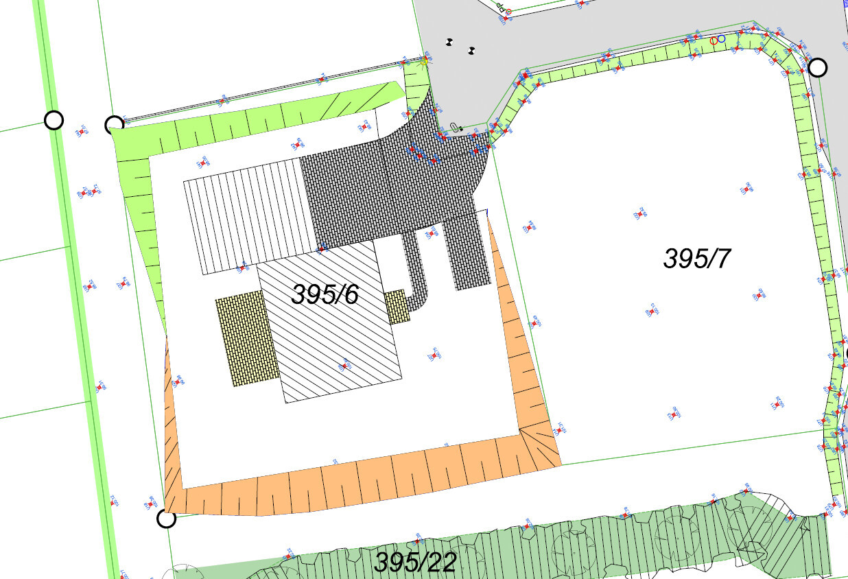 Site plan of a building plot with building footprint, driveway and lot numbers 395/6, 395/7.