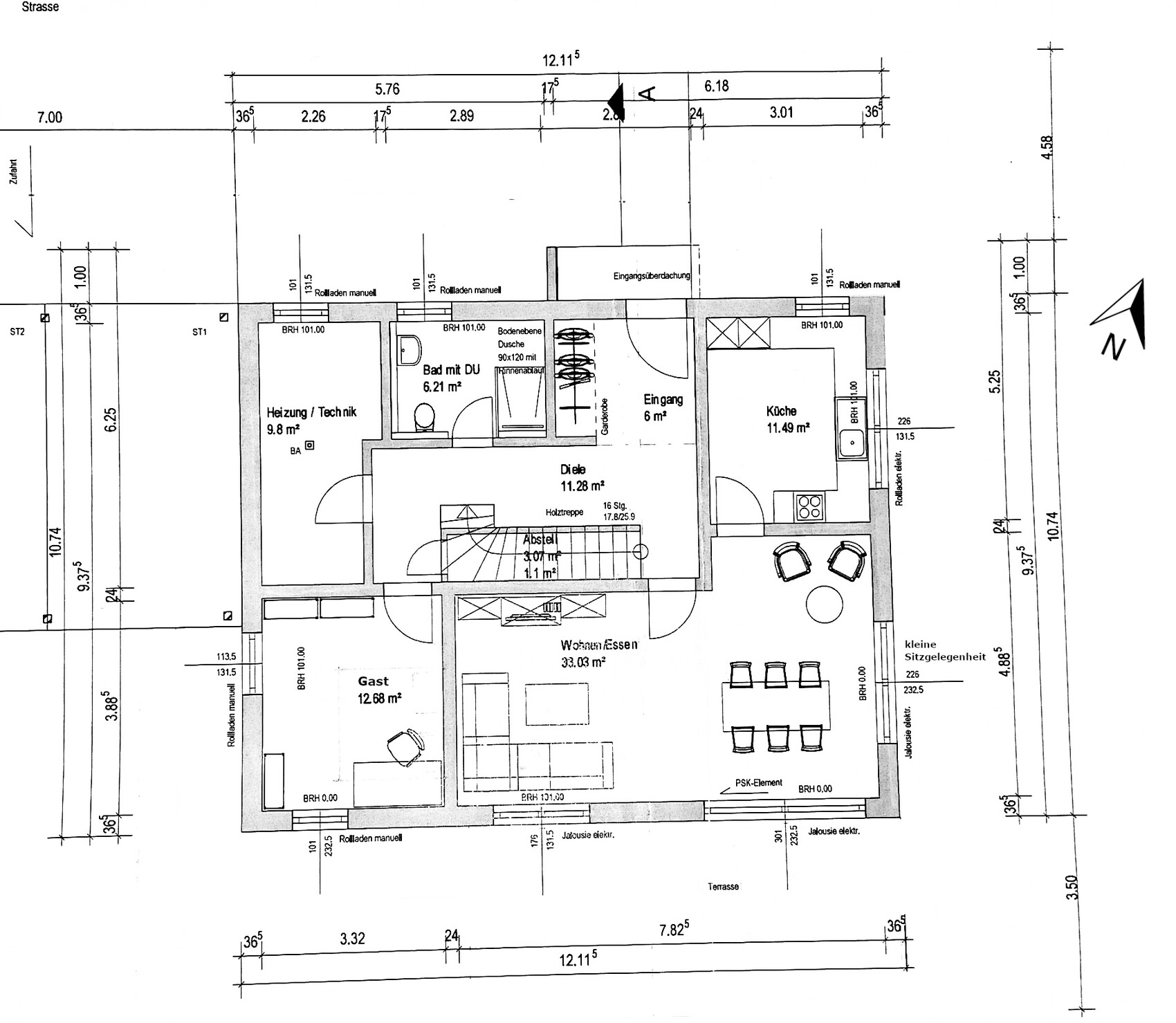 Floor plan of a house with kitchen, living room, bathroom, guest room and entrance area