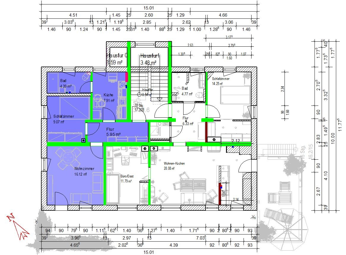 Grundriss eines Hauses mit farbig markierten Räumen: Küche, Wohnzimmer, Schlafzimmer, Flur.