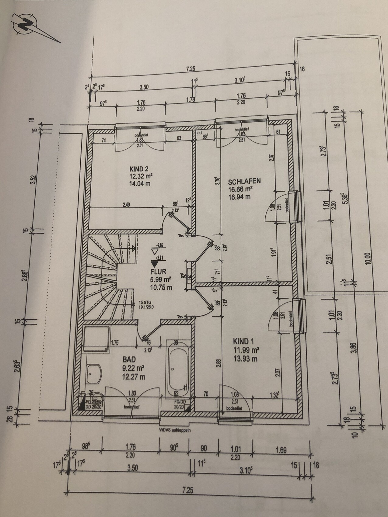 2D-Grundriss eines Hauses mit Flur, Bad, Schlaf- und Kinderzimmer