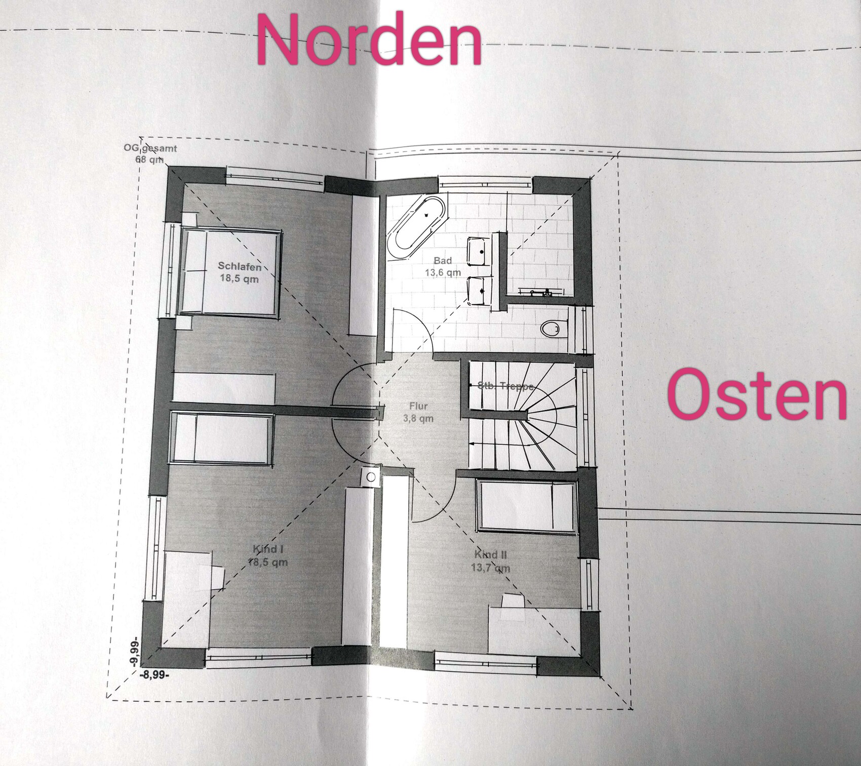Upper floor plan: hallway, bathroom, bedroom, 2 children's rooms, stairs; north top, east right.