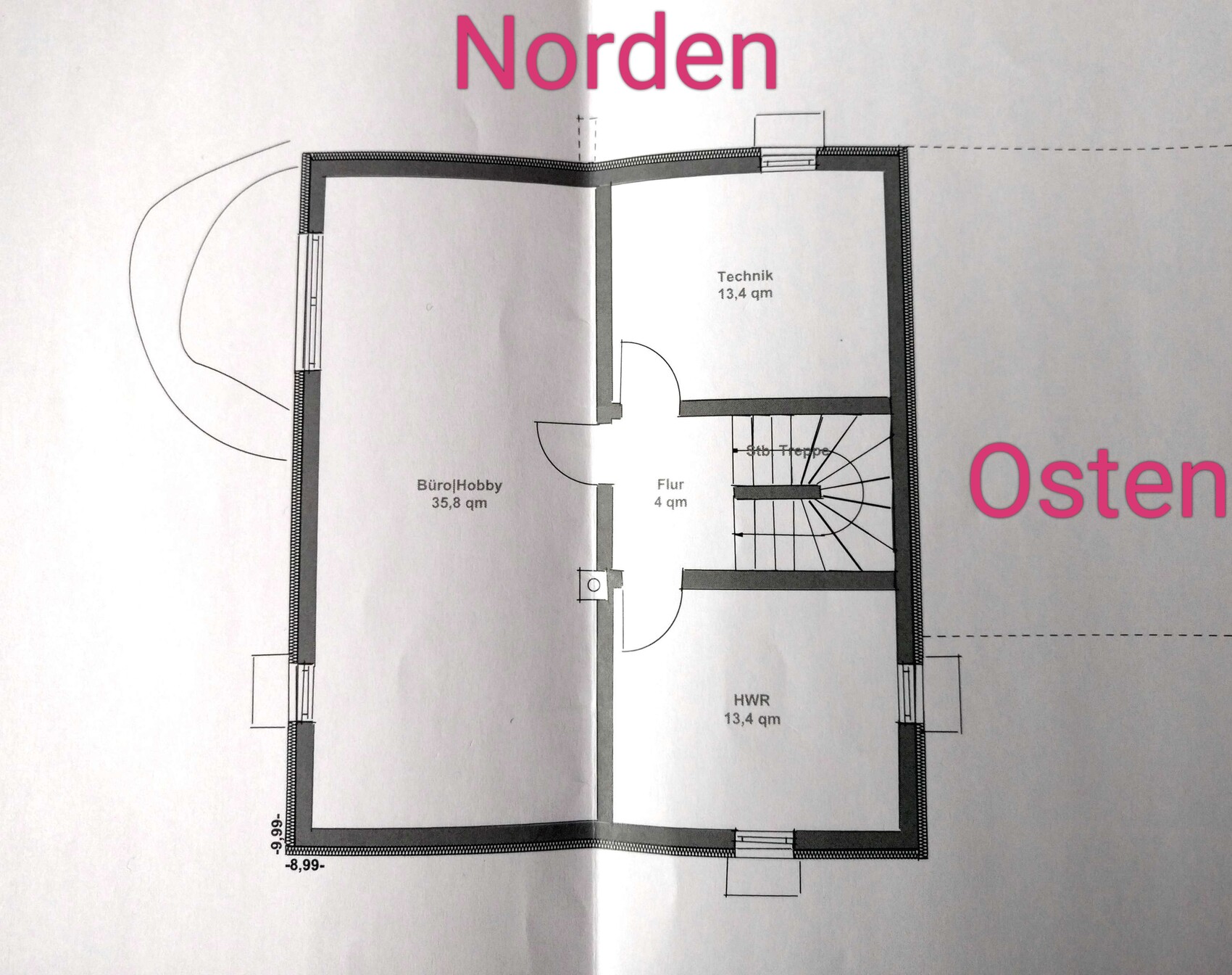 Floor plan: office/hobby room, technical room and utility room with hallway; stairwell; north top, east right.