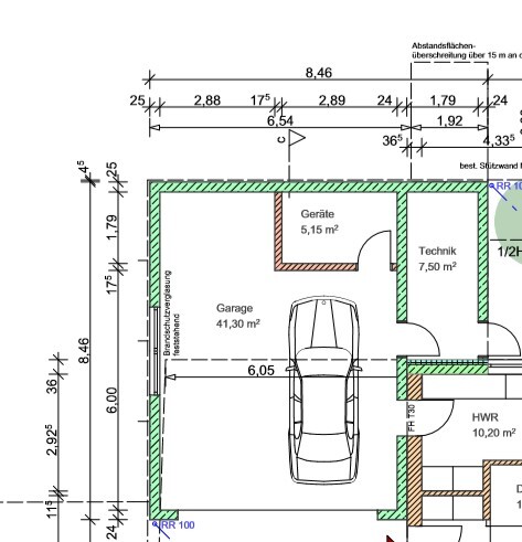 Grundrissplan zeigt Garage mit Auto, Technikraum und HWR im Hausbau.