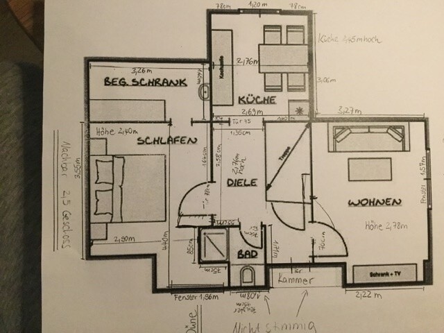 Floor plan of an apartment: kitchen, living, sleeping, hallway, bathroom, storage room, walk-in closet.