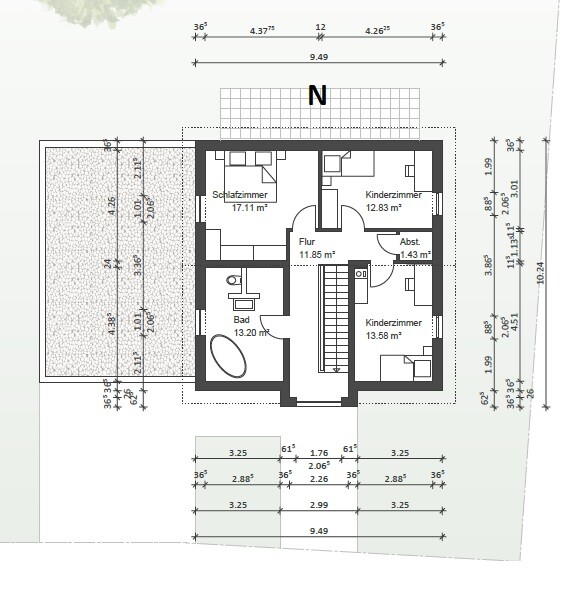 Grundriss des Obergeschosses: Schlafzimmer, zwei Kinderzimmer, Bad, Flur und Treppe; Norden oben.