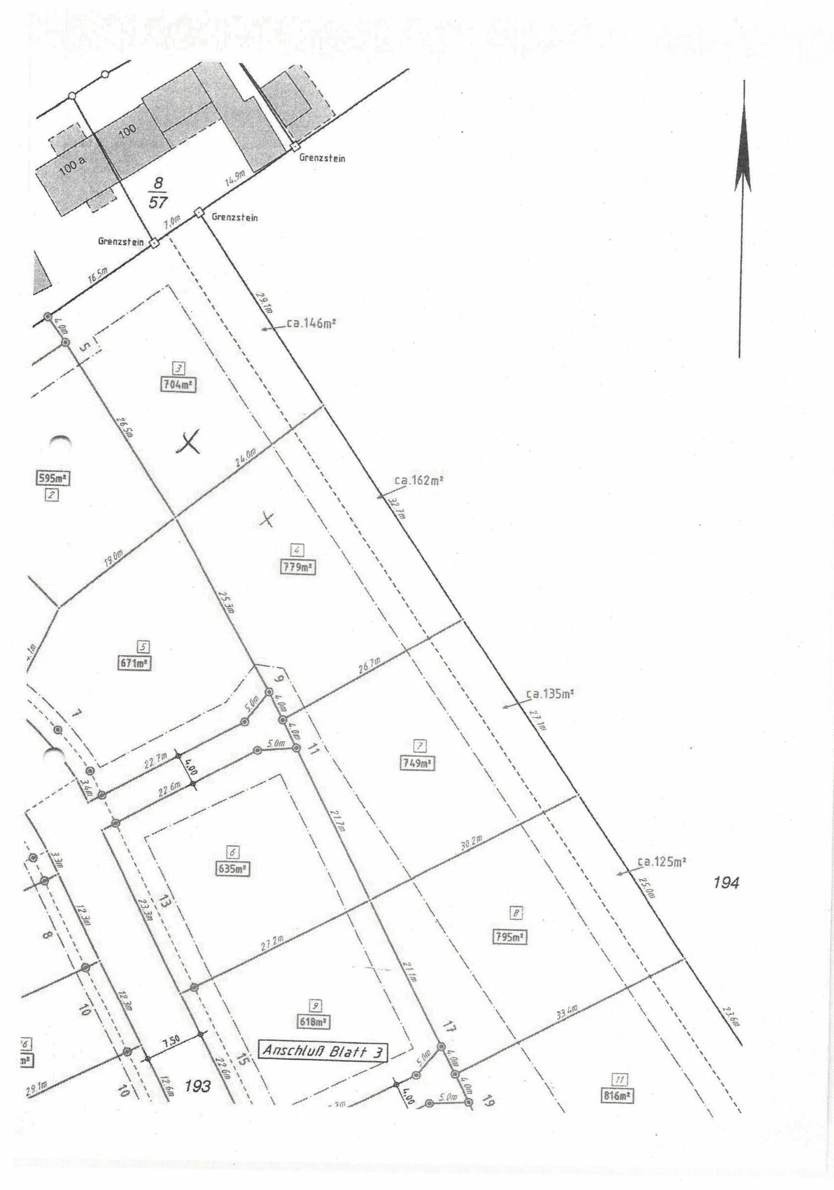 Lageplan mit Parzellen, Grenzsteinen und Flächenangaben in m²; Nordrichtung oben.
