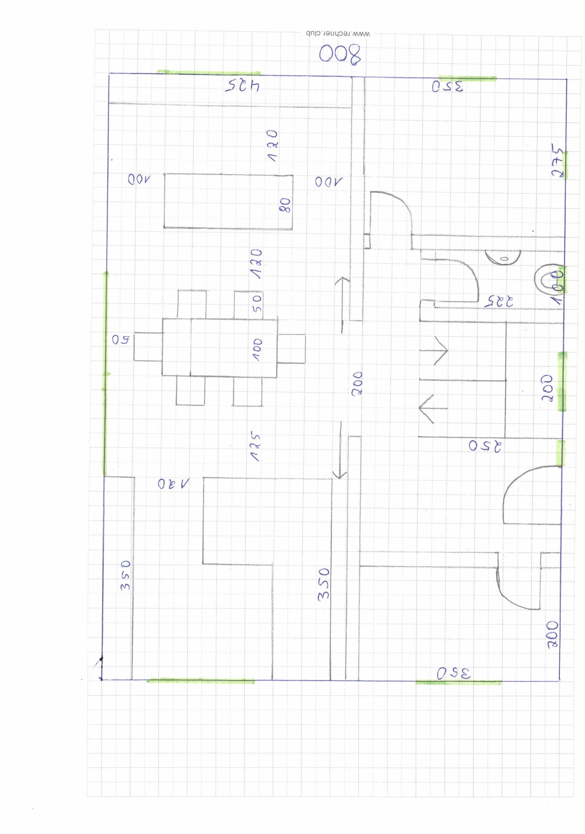 Floor plan of an apartment with rooms, doors and measurements on sketch.