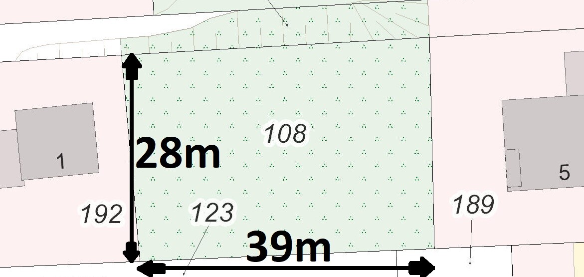 Site plan: rectangular plot 39 m wide, 28 m deep, parcel no. 108.