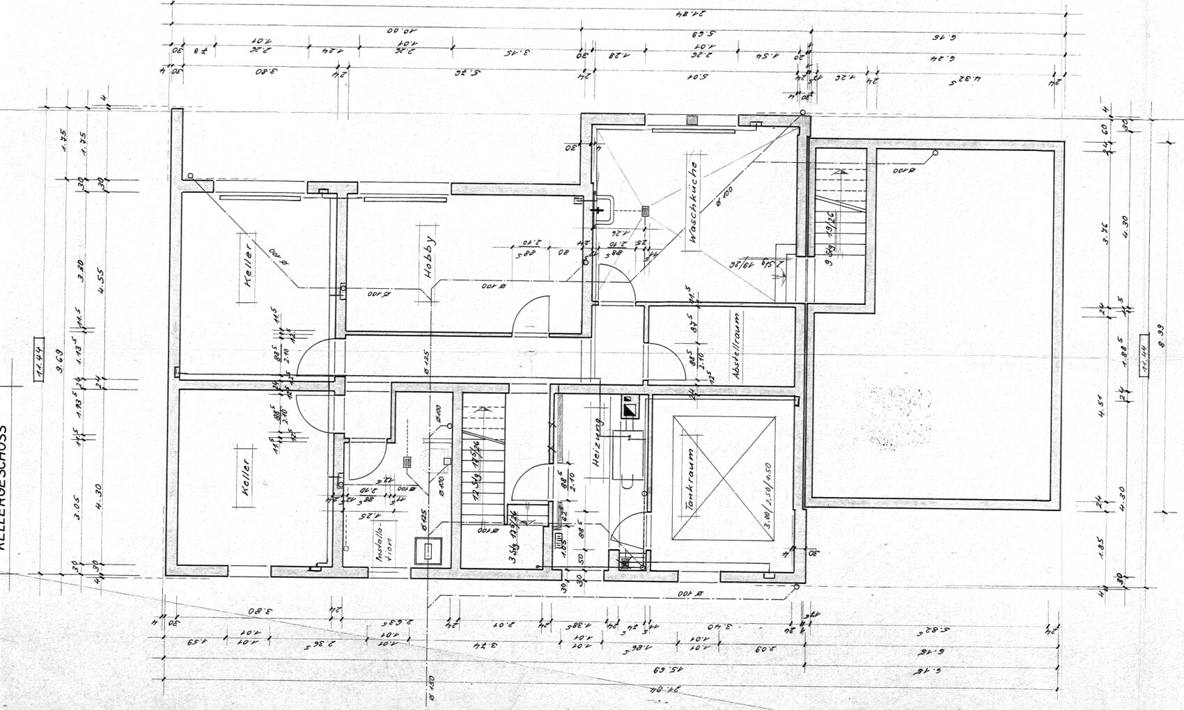 Floor plan of a building space plan: basement, hobby room, laundry room, storage rooms, staircase.
