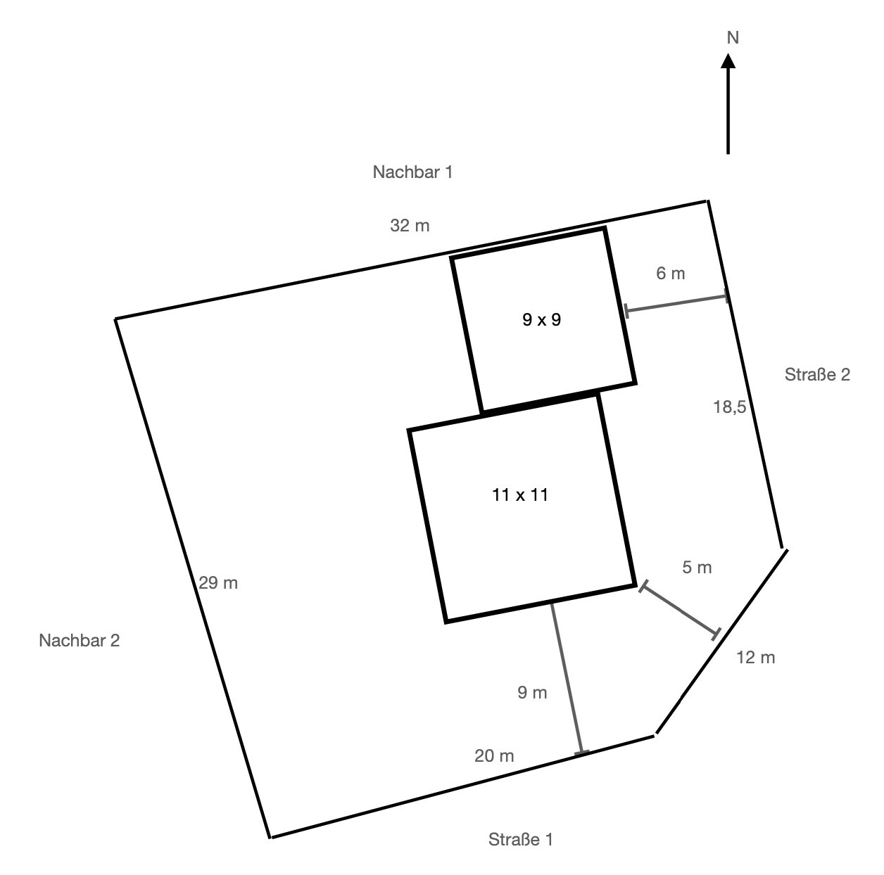 Lageplan: Grundstück mit zwei Gebäuden (9x9 m und 11x11 m); Straßen 1 und 2; Nordpfeil.