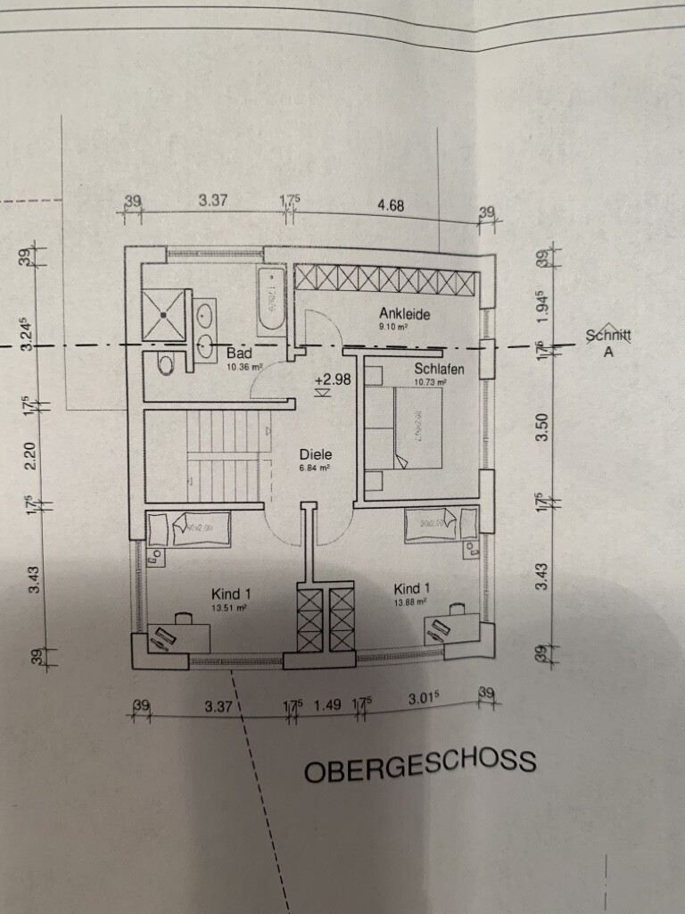 Upper floor plan: bathroom, hallway, bedroom, walk-in closet, two children’s rooms.