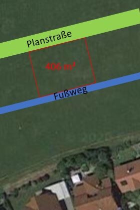 Luftbild eines Grundstücksplans mit rotem Umriss, Planstraße grün, Fußweg blau