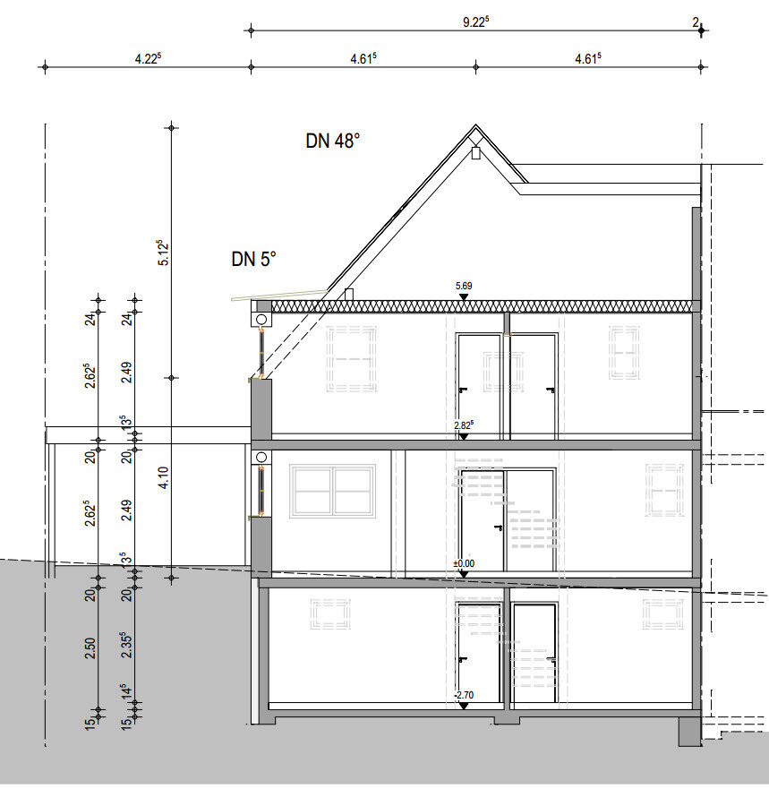 Cross-section of a multi-story house with roof, windows, doors and dimension lines.