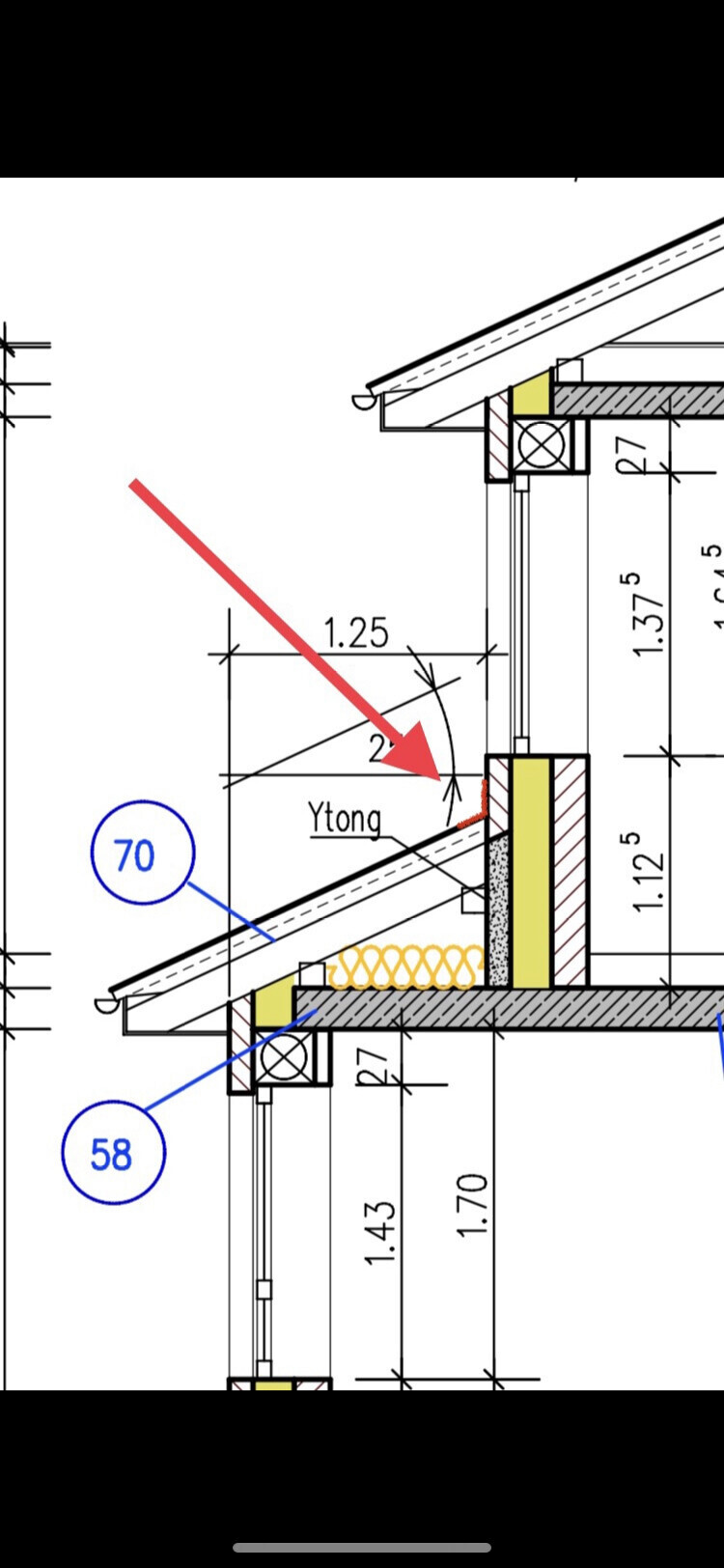 Technical cross-section: roof, Ytong wall, insulation, dimensions; red arrow marks construction joint.
