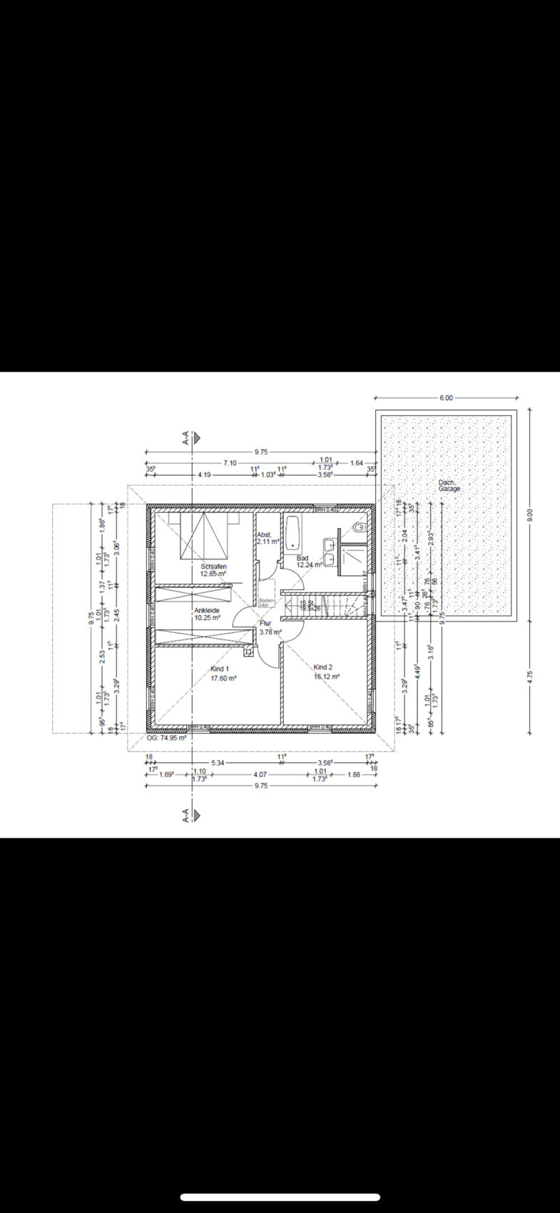 Grundriss eines Wohnhauses: Schlafzimmer, Ankleide, Bad, Flur, zwei Kinderzimmer, Treppe, Garage