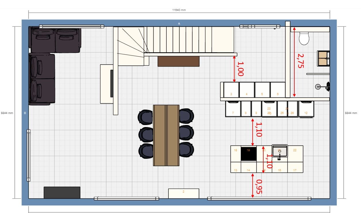 Offener Grundriss: Esstisch, Küchenbereich, Treppe, Sofa links.