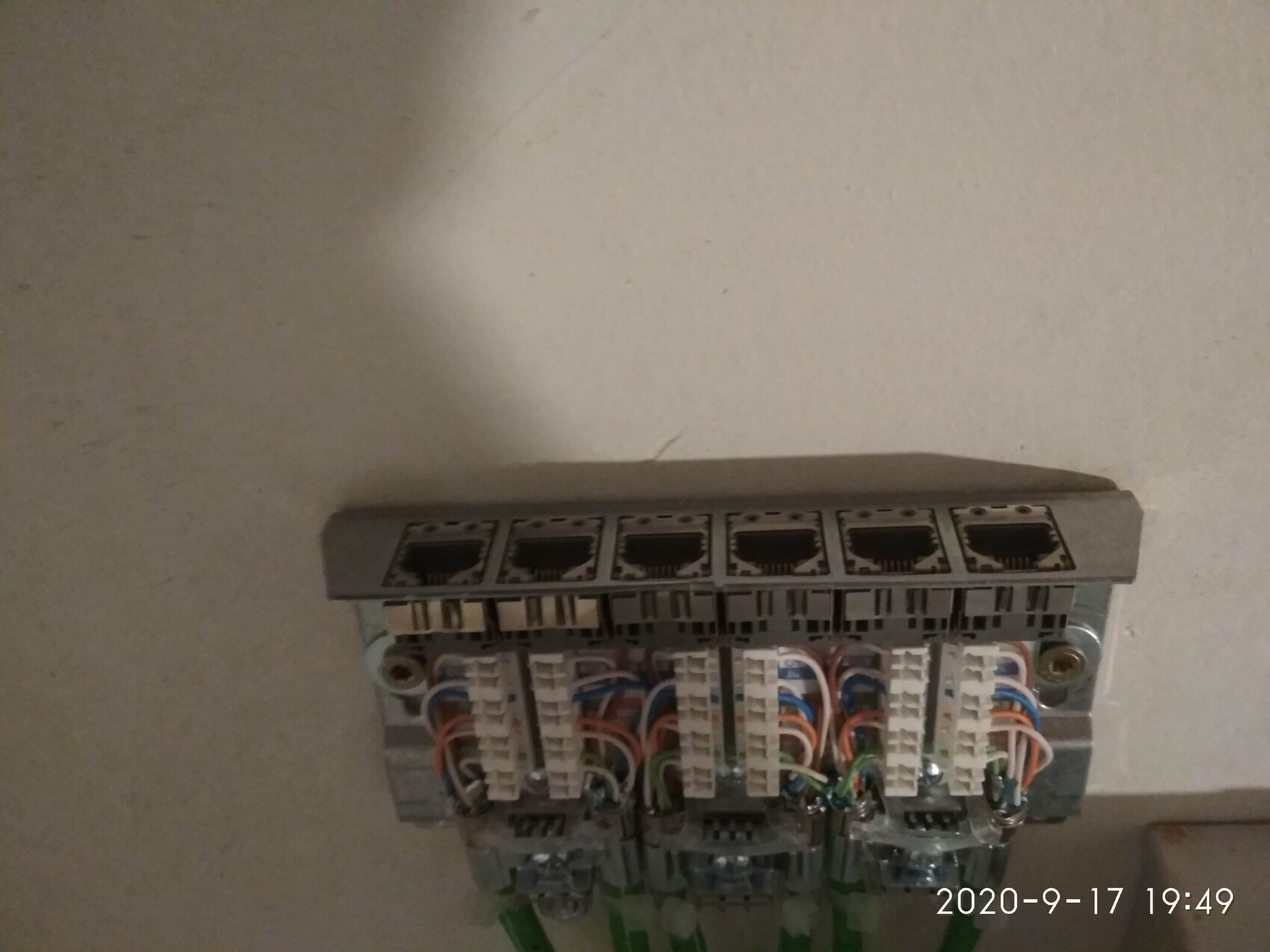Electrical switch unit with multiple terminal blocks and colorful cables.