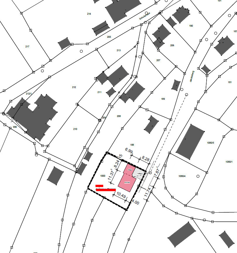 Katastrale Karte: Parzelle mit pinkem Gebäude, schwarze Umrandung und Maßangaben.