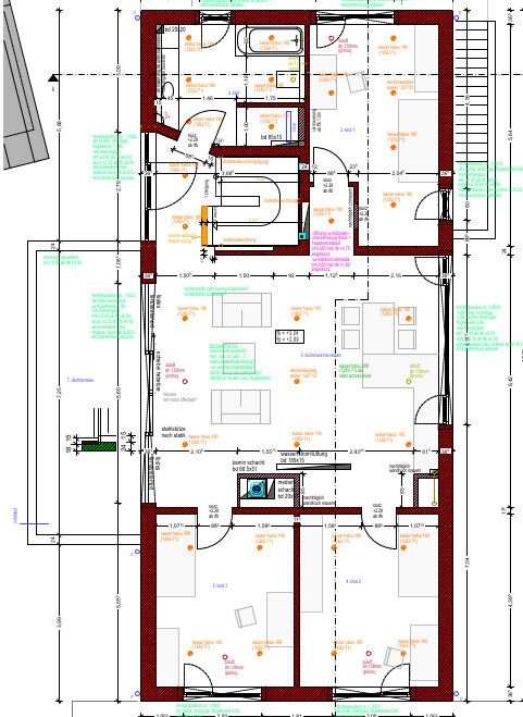 Grundriss eines Gebäudes mit mehreren Zimmern, Türen, Fenstern und Maßangaben.