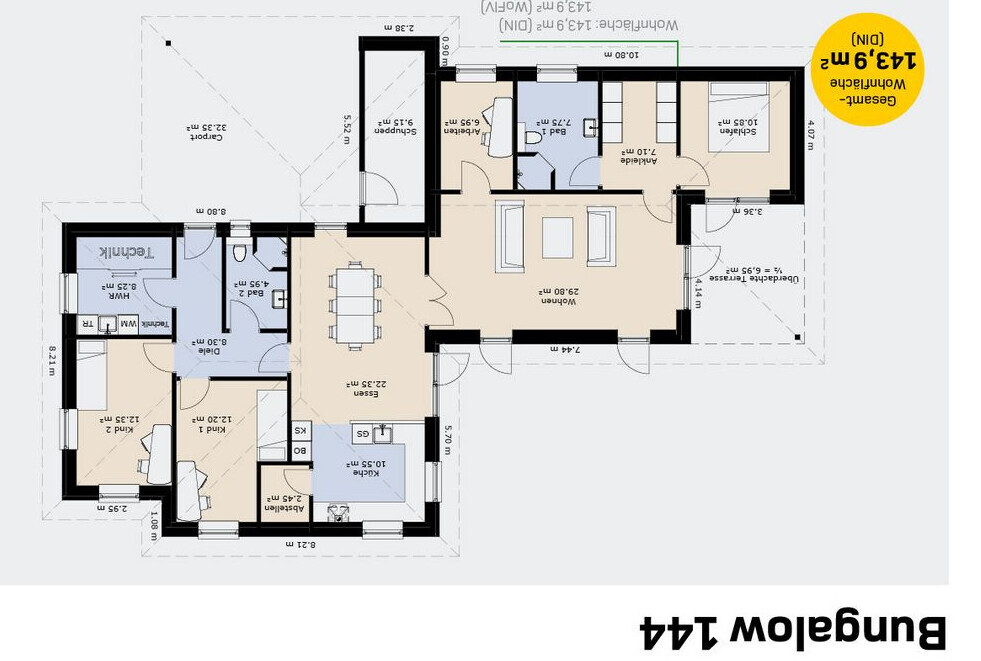 Grundriss eines Einfamilienhauses mit mehreren Zimmern, Küche, Fluren und Terrasse.