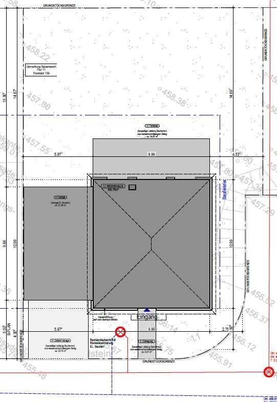 Floor plan of a house with roof, courtyard, entrance, and property boundary.