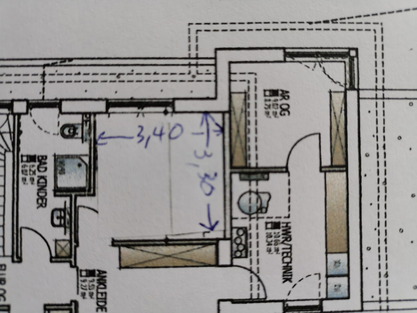 Floor plan of an apartment: hallway leads to bathroom on the left and kitchen on the right; doors mark rooms.
