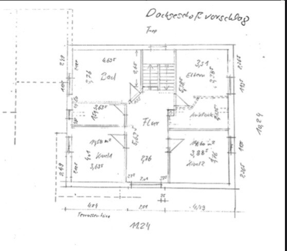 Handwritten floor plan of a house with hallway, staircase and labeled rooms.