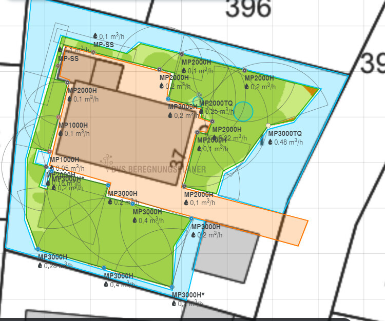 Site plan of a building plot with main building, green garden area, and blue water zone.