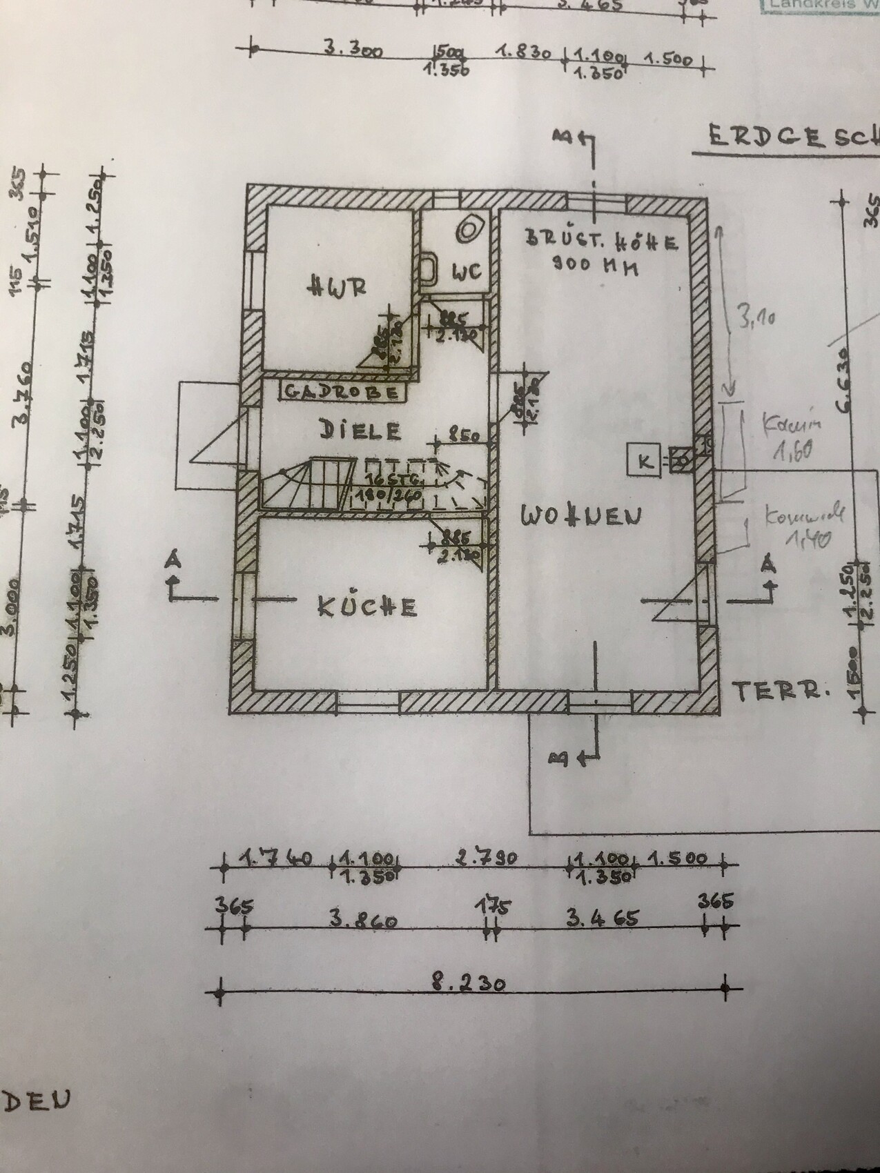 Floor plan of a single-family house: hall, kitchen, living room, WC, dressing room, terrace.