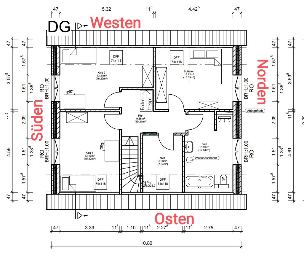 Grundriss eines Obergeschosses mit Zimmern, Bad, Flur, Treppen; Orientierung Westen.