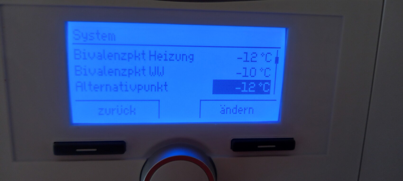 Systemmenü einer Heizungssteuerung mit drei Temperaturwerten (-12°C, -10°C, -12°C) und Zurück/Ändern
