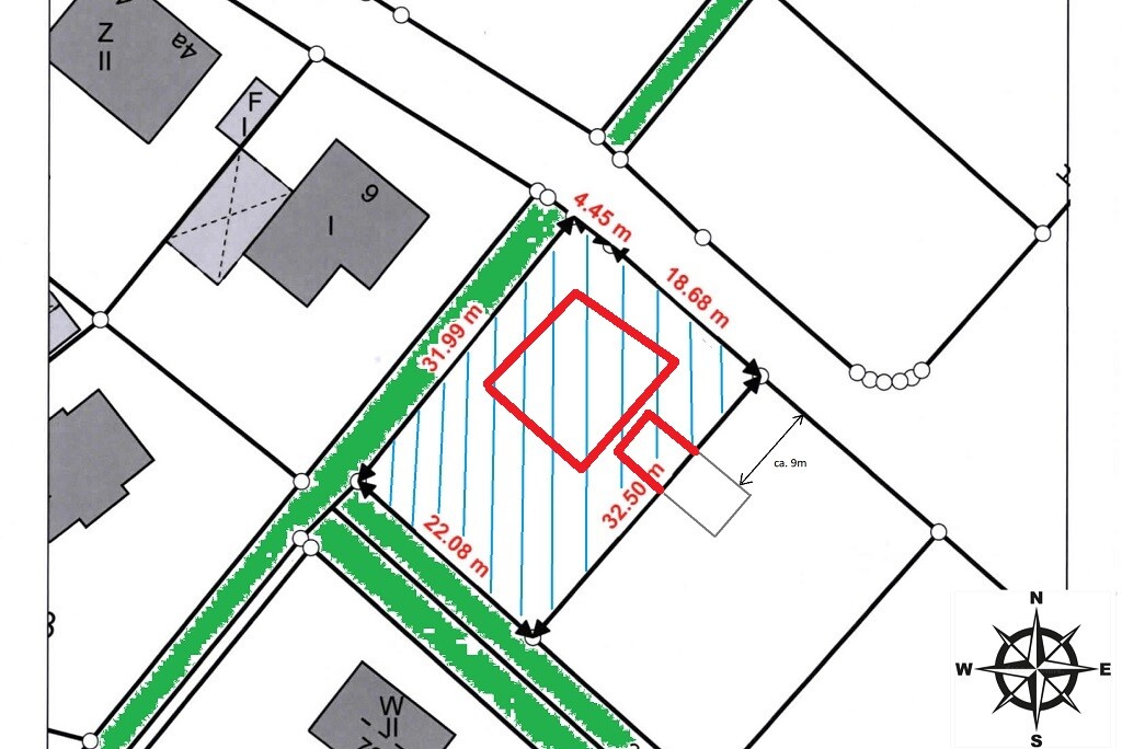 Site plan: green roads, blue striped building area, red diamond outlines inside.