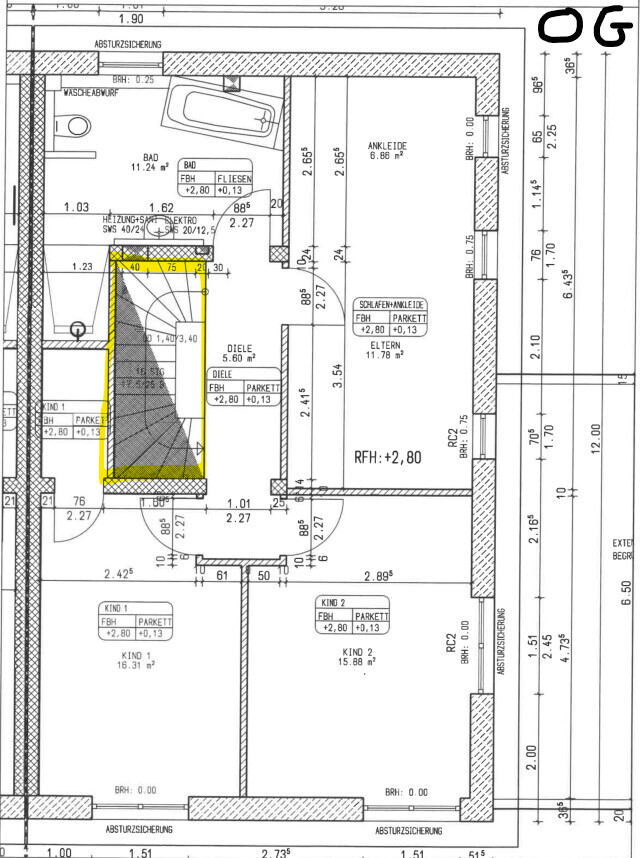 Upper floor plan with bathroom, hallway, dressing room; yellow-marked room with hatching.