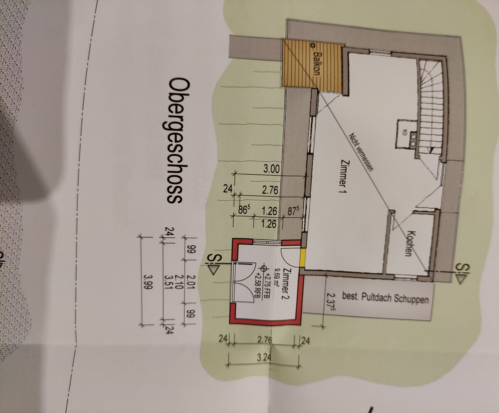Obergeschoss-Raumplan: Zimmer 1 mit Balkon, Küche, rot umrandetes Zimmer 2 und Treppe.