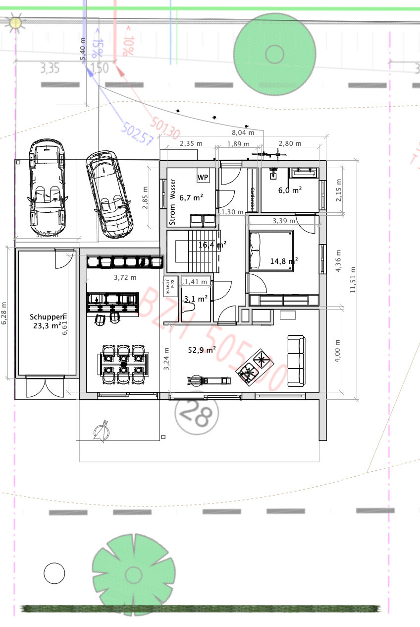 Grundriss eines Wohnhauses mit Garage, Schuppen, Wohnzimmer, Schlafzimmer und Außenbereich.