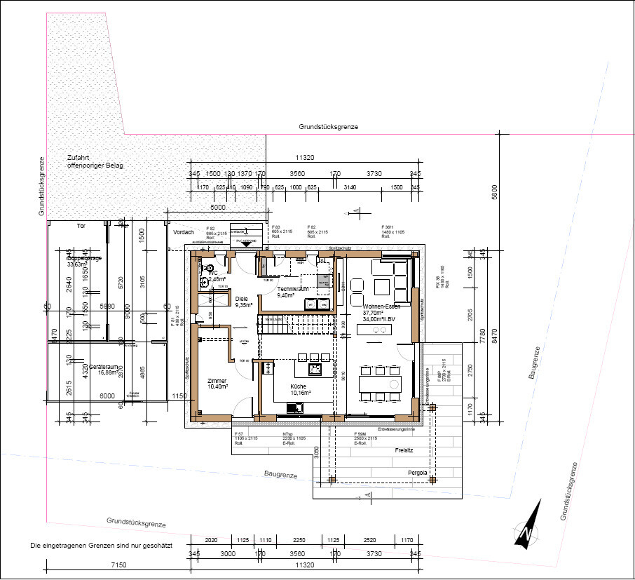 Grundriss eines Hauses: Küche, Wohnzimmer, Diele, Technikraum; Außenbereich bis Grundstücksgrenze.