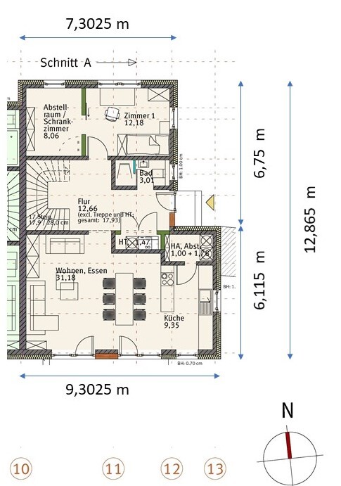 Grundriss eines Hauses: Wohnzimmer, Küche, Flur, Bad, Zimmer, Abstellraum, Maßangaben im Plan.