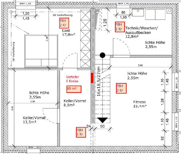 Grundriss Kellergeschoss: Gästezimmer, Fitness, Technik/Wäsche, Vorrat, Treppe.