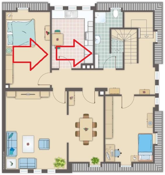 Wohnungsgrundriss: Zwei rote Pfeile zeigen vom linken Schlafzimmer in Richtung Küche/Flur.