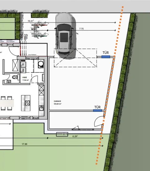 Grundrissplan eines Hauses: Auto in der Garage, Türen, Küche, HWR, Gartenbereich.
