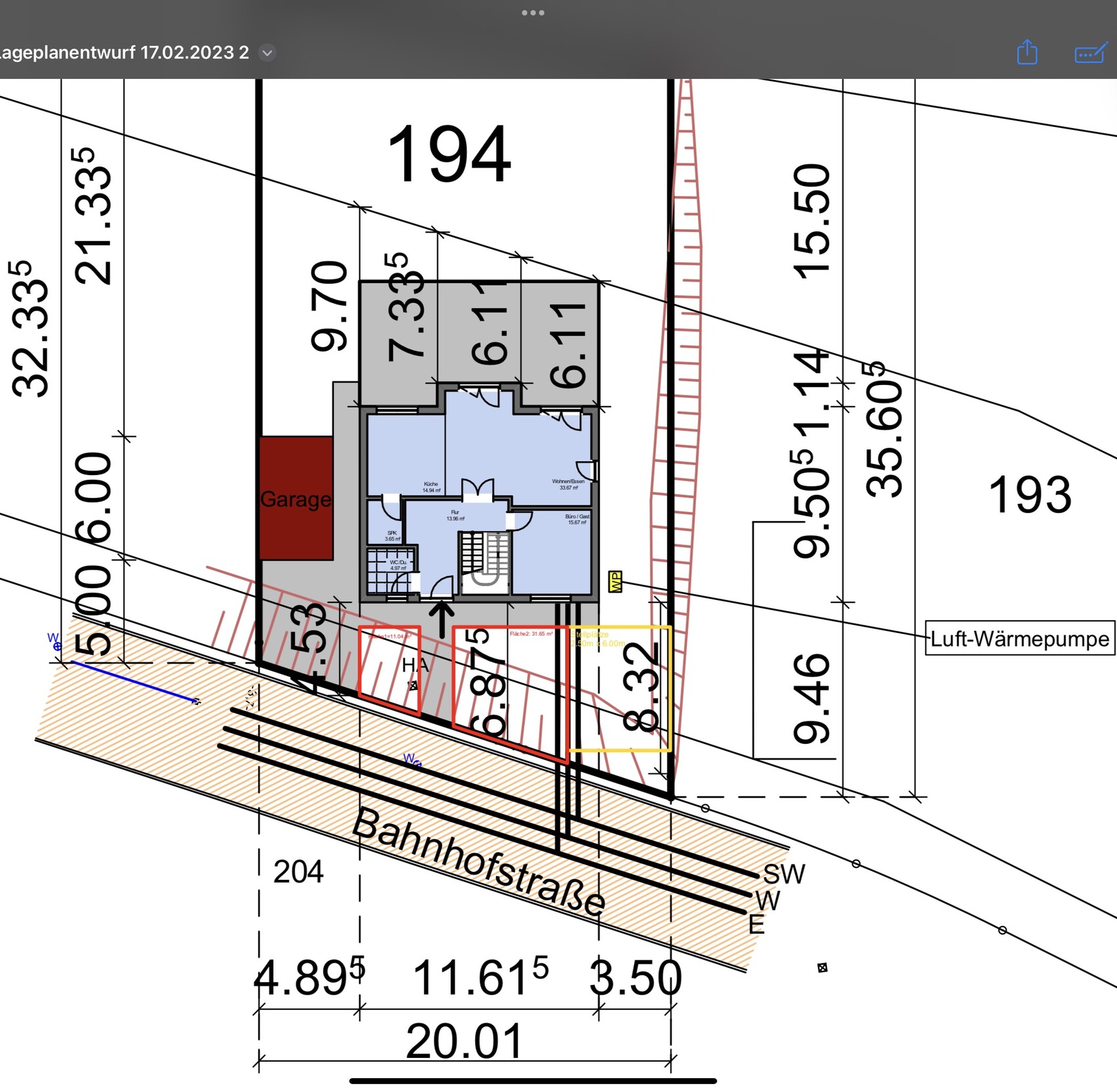 Lageplan und Grundriss eines Hauses mit Garage an der Bahnhofstraße.