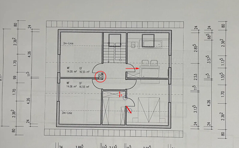 Floor plan of an attic with central stairway, round hallway, two rooms on left/right