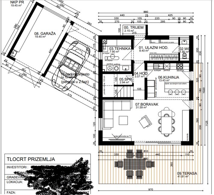 Grundrissplan eines Hauses mit Garage, Terrasse, Wohnzimmer und Küche