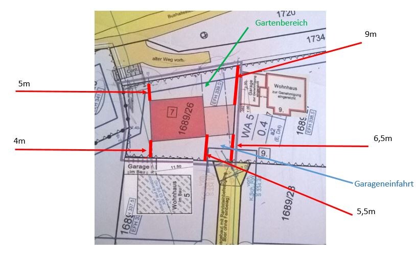 Site plan of a property with house, garden, garage, and driveway, red dimension lines.
